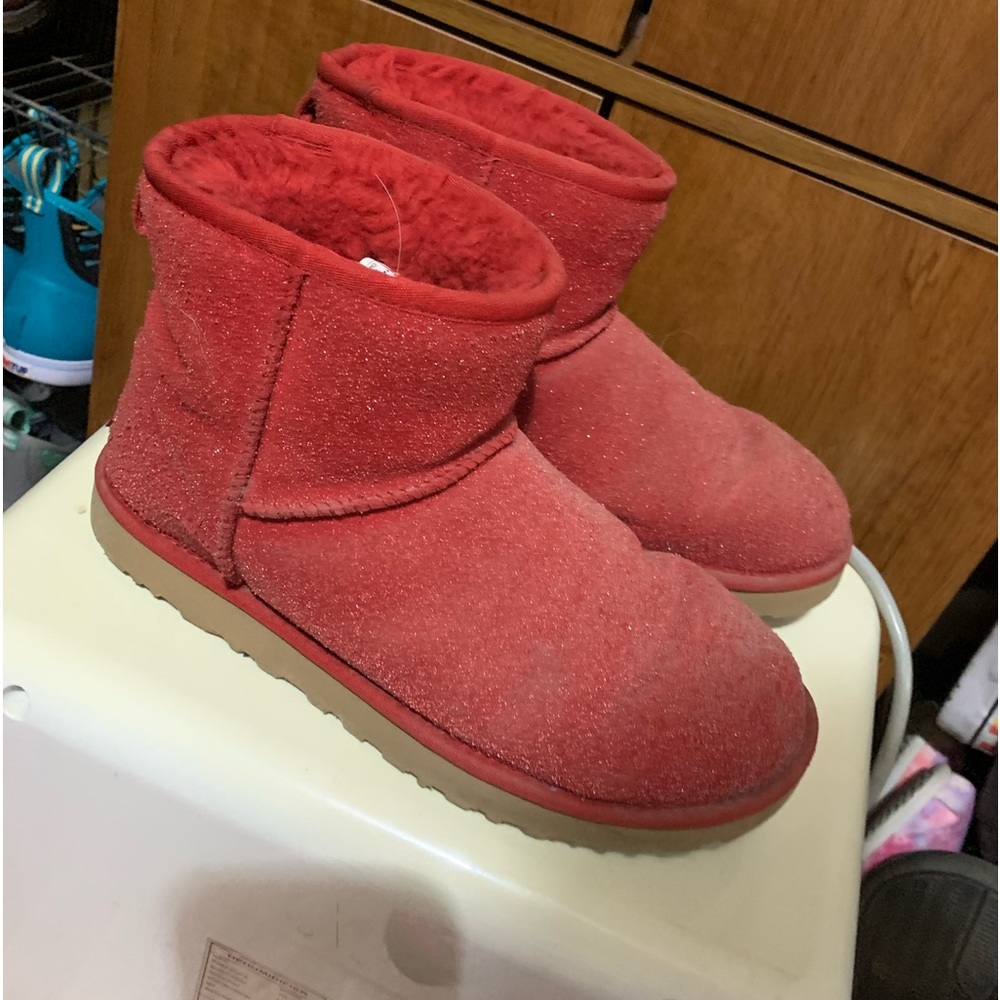 Sparkly red uggs